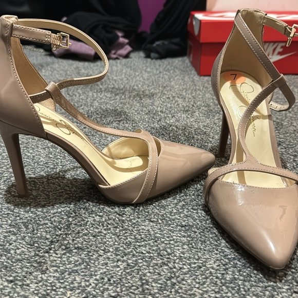 Jessica Simpson nude pump - Picture 2 of 2
